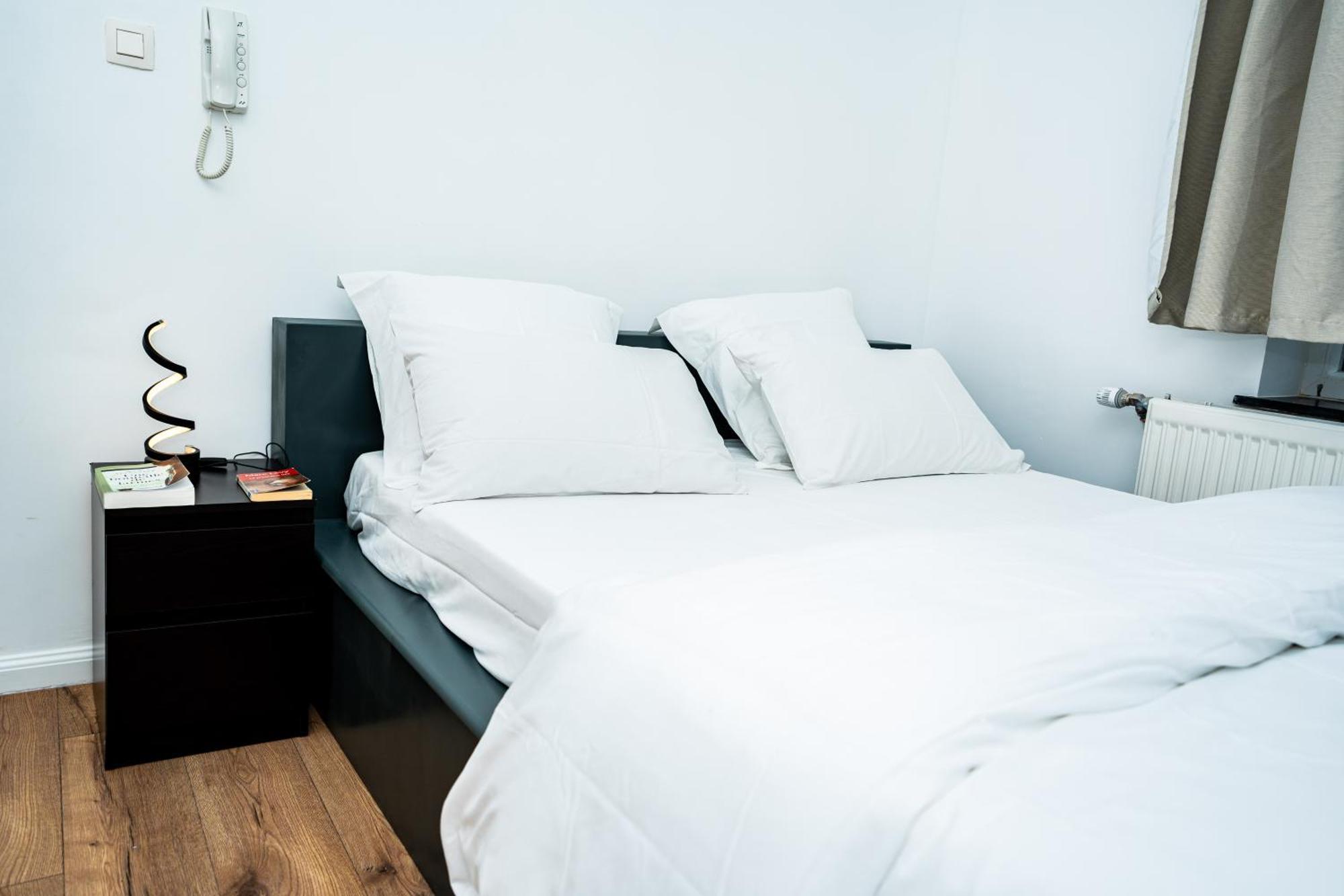 Chambre R1 Avec Salle De Bain Partagee Pres De L'Hopital De La Citadelle A 列日 外观 照片