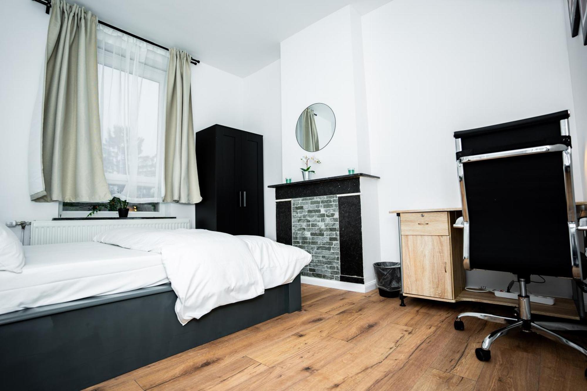 Chambre R1 Avec Salle De Bain Partagee Pres De L'Hopital De La Citadelle A 列日 外观 照片
